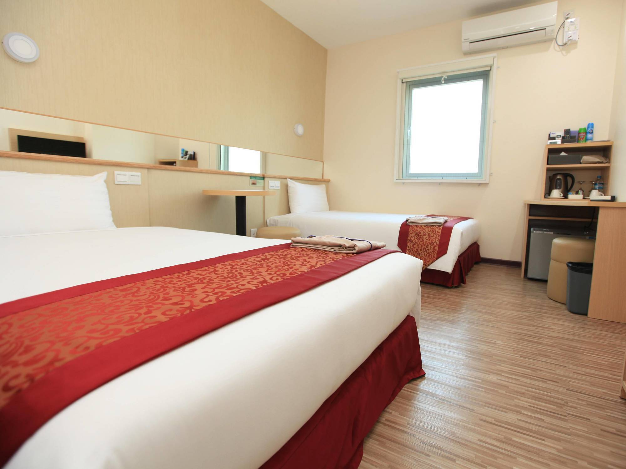 Super Hotel Yangon Extérieur photo