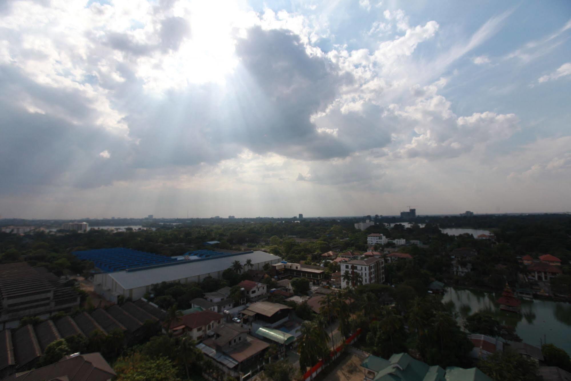 Super Hotel Yangon Extérieur photo