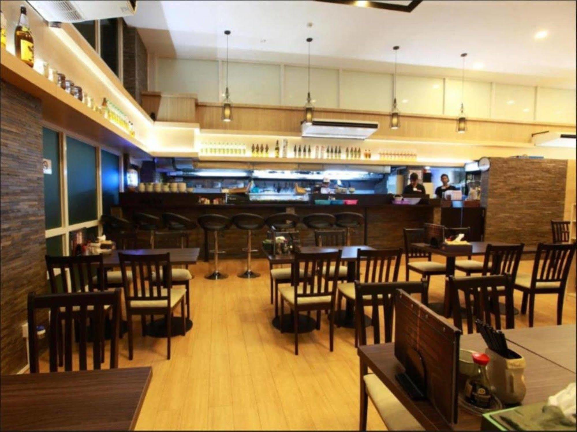 Super Hotel Yangon Extérieur photo