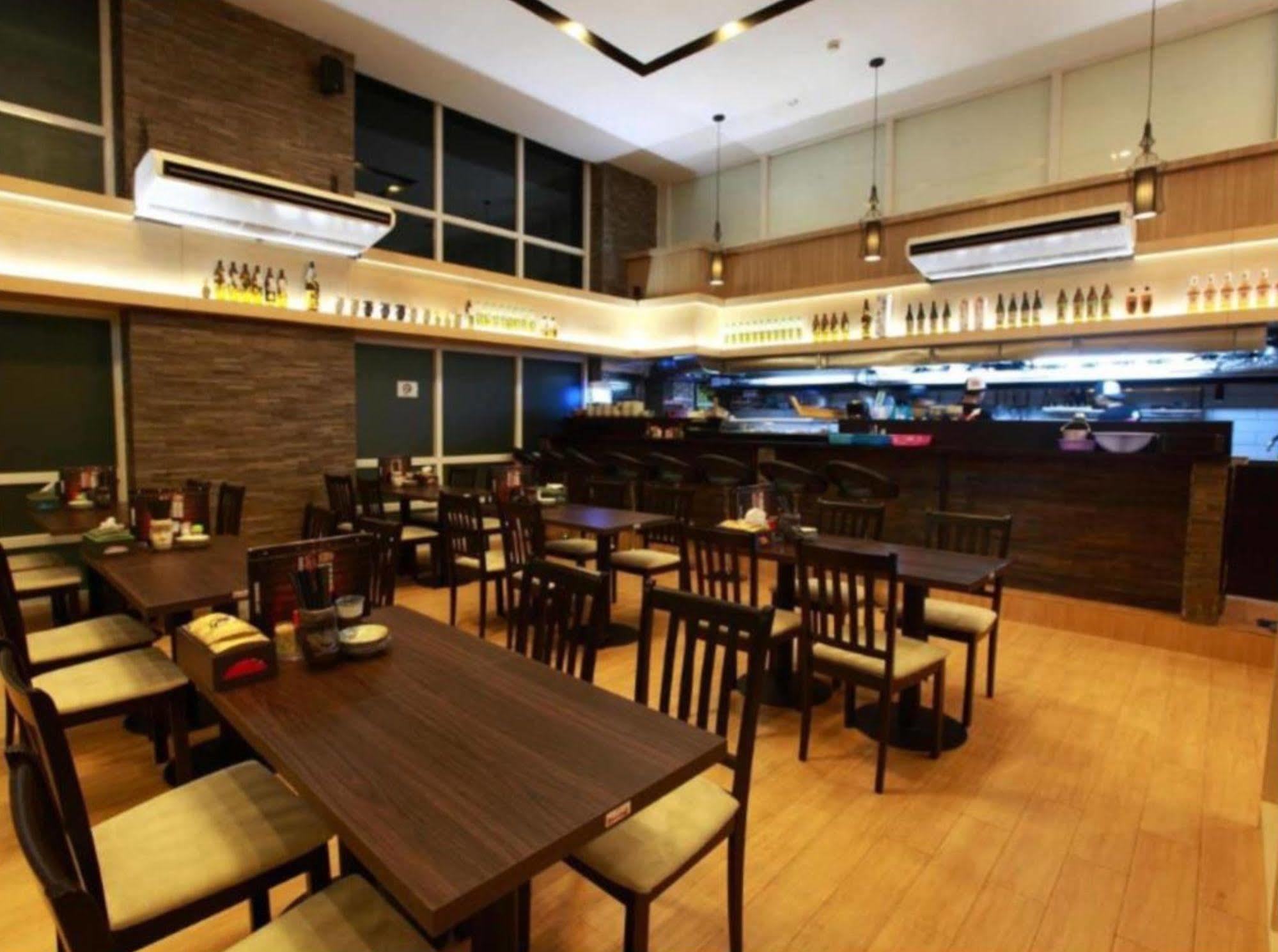 Super Hotel Yangon Extérieur photo