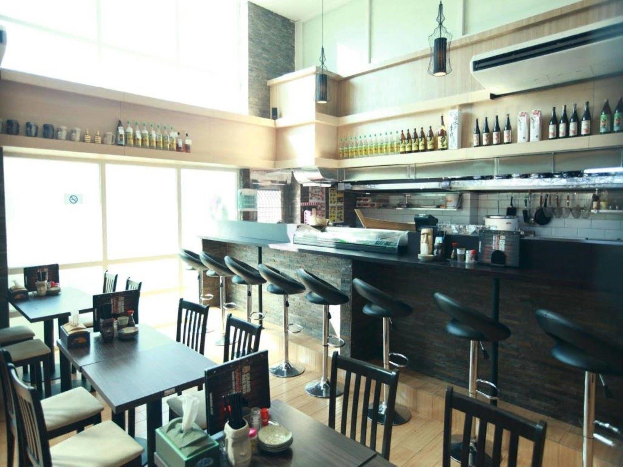 Super Hotel Yangon Extérieur photo